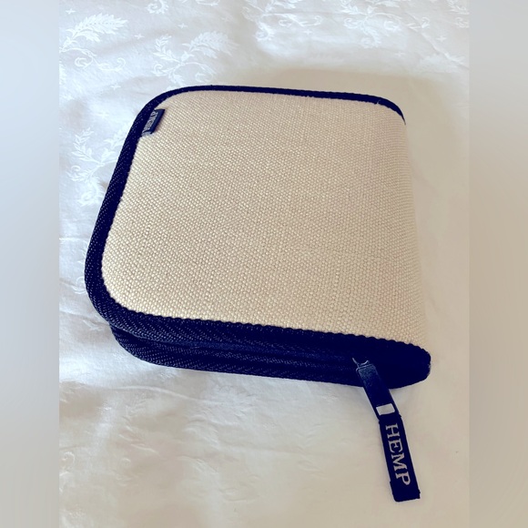 2 CD Cases/Organizers - Picture 11 of 12